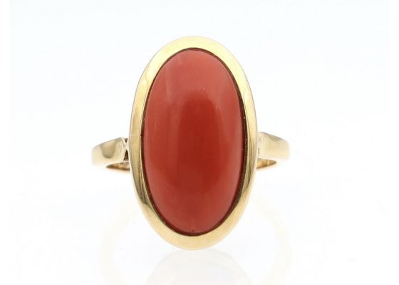 Retro 18kt yellow gold and oval coral dress ring