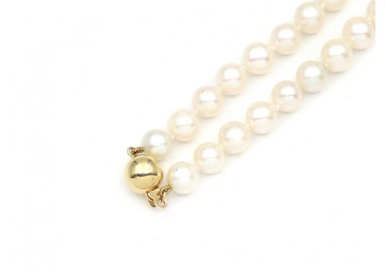 Cultured pearl necklace with 18kt yellow gold clasp