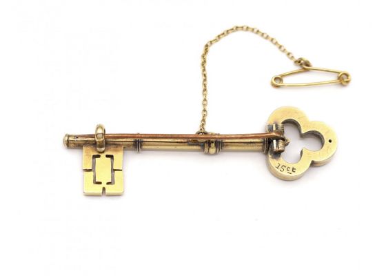 Victorian 15kt yellow gold trefoil key brooch set with pearls