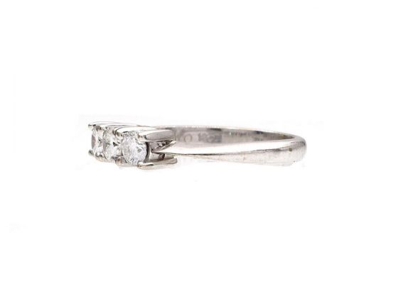 Diamond three stone engagement ring in 18kt white gold