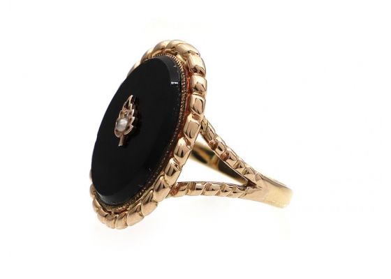 Antique onyx and seed pearl leaf ring in yellow gold
