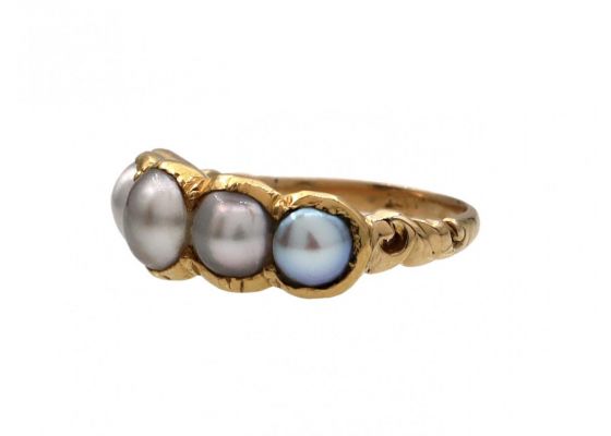 Antique five stone pearl ring in 18kt yellow gold