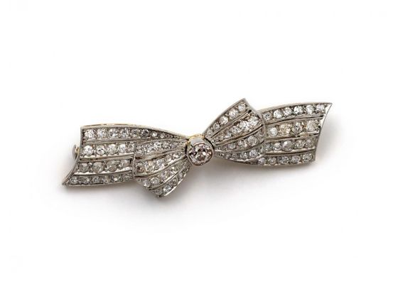 Edwardian diamond set brooch in platinum and yellow gold
