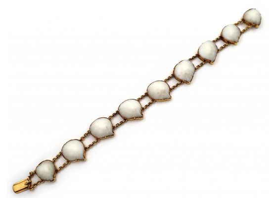 Victorian white shell bracelet in 15kt yellow gold