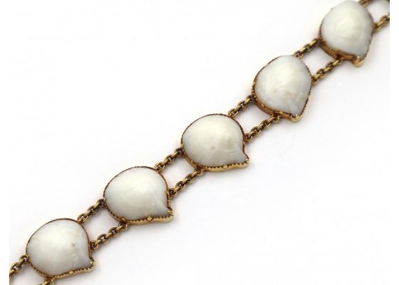 Victorian white shell bracelet in 15kt yellow gold
