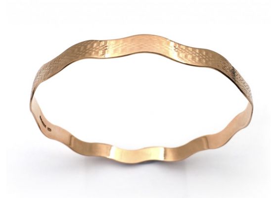 Vintage engine turned wave bangle in 9kt rose gold