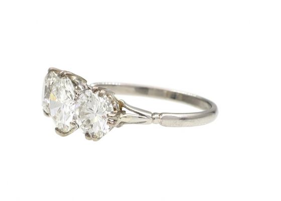Edwardian Graduating three Stone Diamond Ring in Platinum