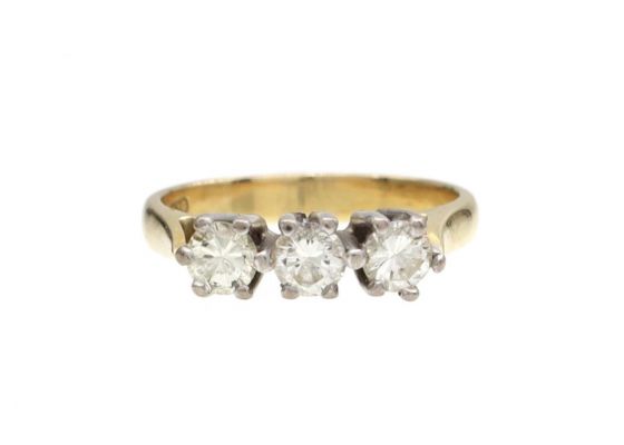 Vintage three stone diamond ring in 18kt yellow gold