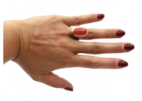 Retro Oval Coral Dress Ring in 14kt Yellow Gold