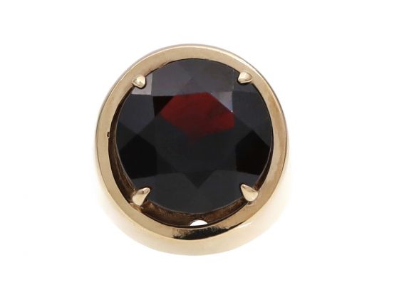 1970s Garnet Dress Ring in 9kt Yellow Gold