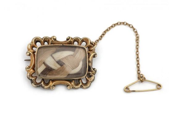 Antique Mourning Brooch with Braided Hair in Yellow Gold