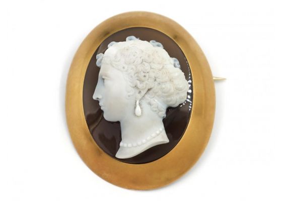 Antique Oval Hardstone Cameo of a Lady Brooch in Yellow Gold