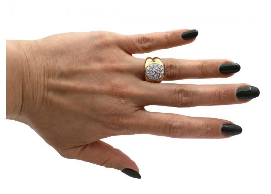 Vintage Italian chunky 18kt yellow gold diamond oval cluster ring