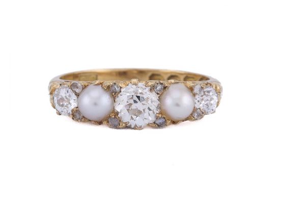 Victorian five-stone ring with diamonds and pearls in 18kt gold, hallmarked 1894 – Matthew Weldon