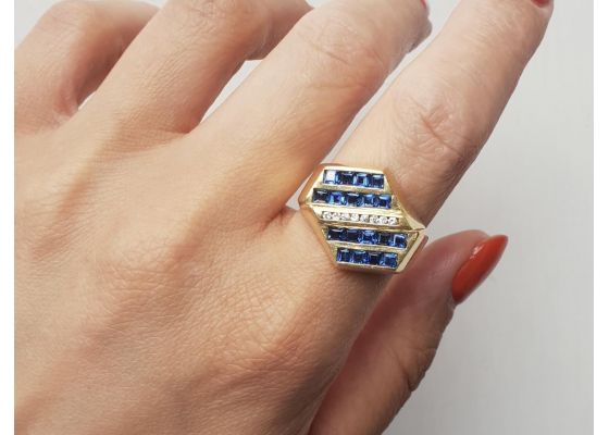 Retro diamond and sapphire signet ring in 18kt gold