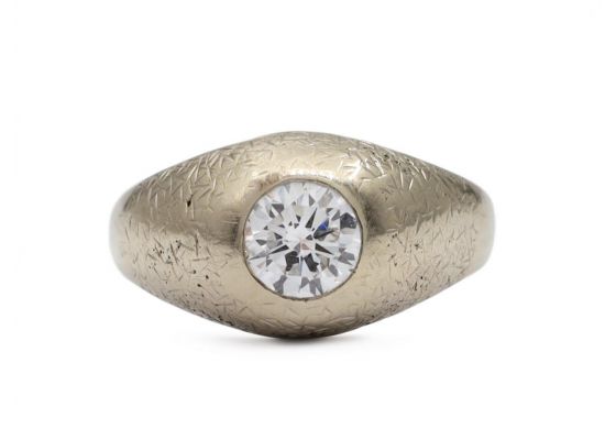 Vintage 1.00ct solitaire bombe ring in 18kt white gold