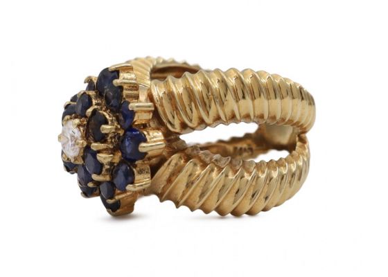 Retro diamond and sapphire crossover cluster ring in 18kt yellow gold
