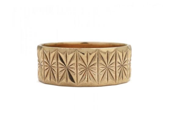 1970s faceted star 7.7mm flat edge cigar band ring