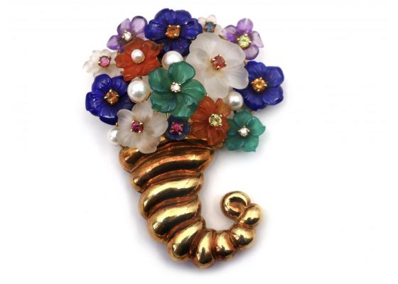 Retro carved floral cornucopia brooch in 18kt yellow gold