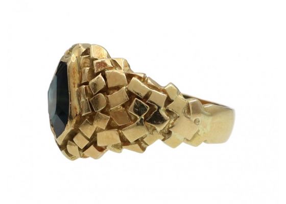 1970s Sapphire Cubist Ring in 18kt Yellow Gold