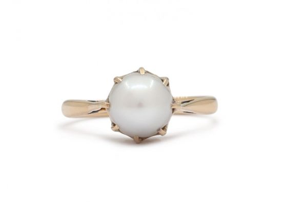 Vintage 18kt yellow gold and cultured pearl solitaire ring