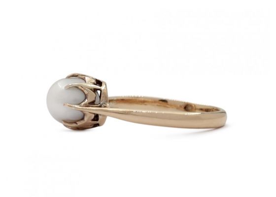 Vintage 18kt yellow gold and cultured pearl solitaire ring