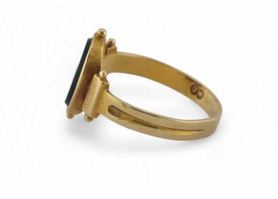 Georgian bloodstone signet ring engraved Boelyn in 18kt yellow gold from Courtville Antiques